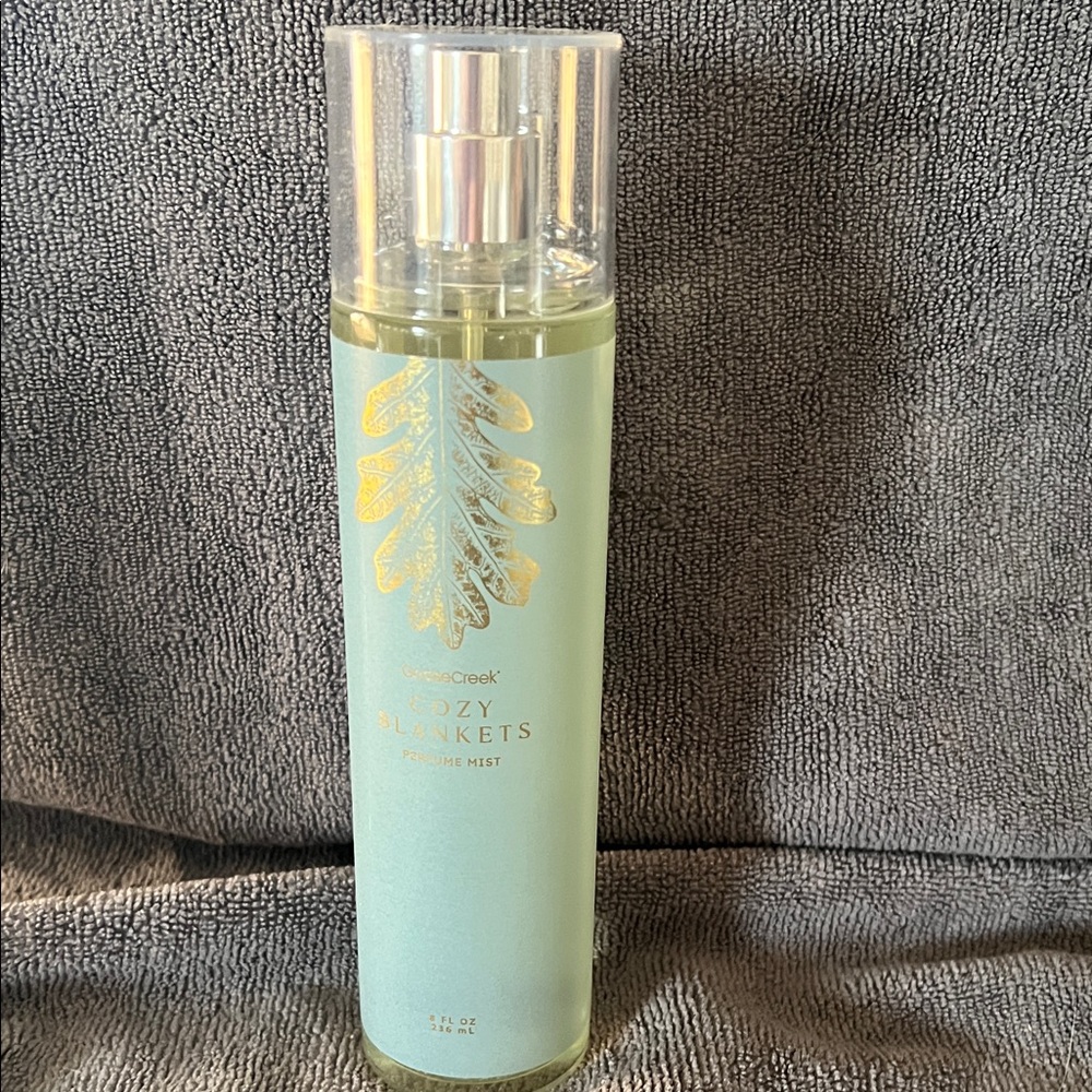 Cozy Blankets Fragrance Mist - Gold and Green